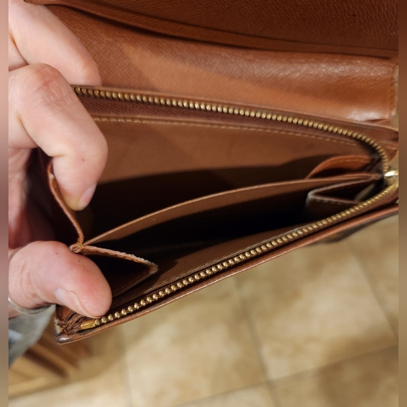 Authentic Louis Vuitton Preloved Mono Zippy Wallet - Picture 5 of 12